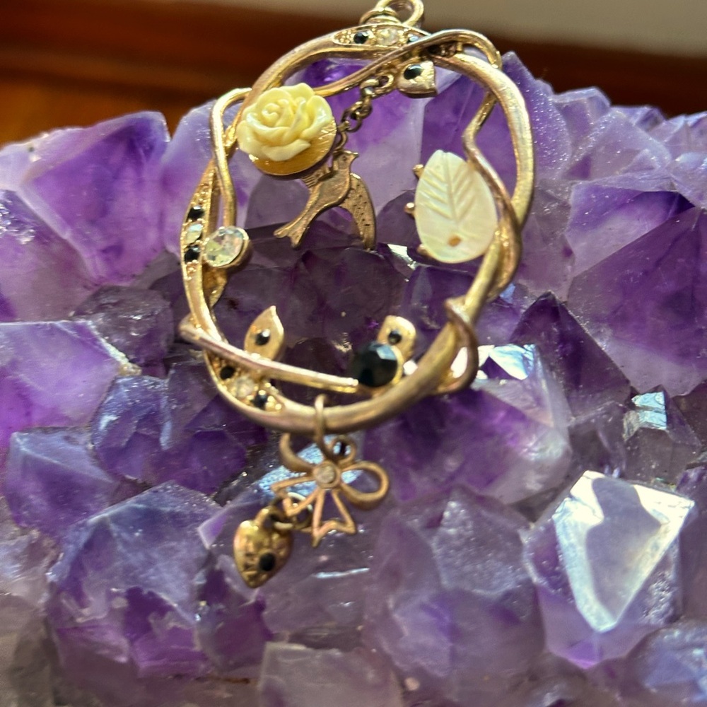 ⭐️ BROOCH, Whimsigoth, Gold-tone w/Ivory w/ Black & White Crystals & Charms 🌹❤️💫